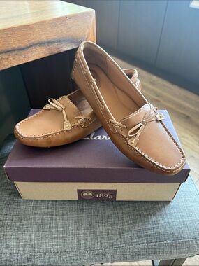 Clarks Women's Brown Leather Moccasin Loafers with Bow Accent 10 narrow